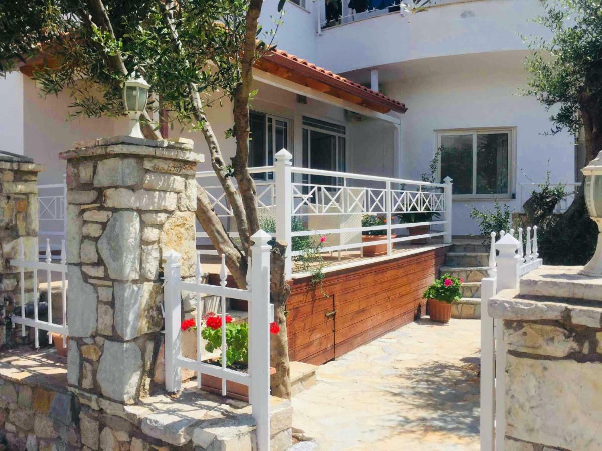 Apartments On The Beach Sarandë 외부 사진